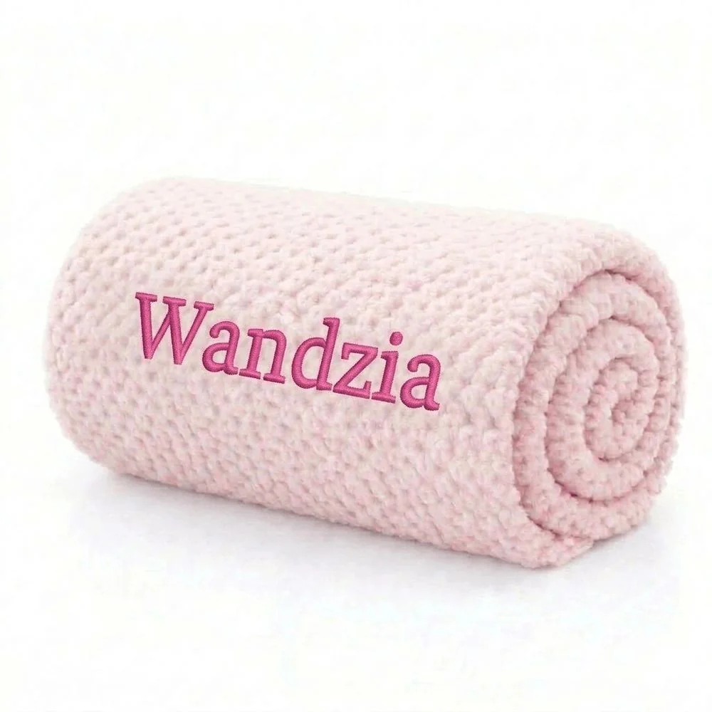 Różowy kocyk niemowlęcy z haftem - Prezent dla dziewczynki z wyhaftowanym imieniem - Baby Shower - Narodziny - Roczek