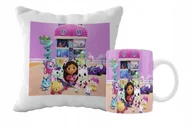 Gadżety dla niej i dla niego - ZESTAW PODUSZKA + KUBEK Prezent KOCI DOMEK GABI GABBYS DOLLHOUSE + IMIĘ 35 - miniaturka - grafika 1