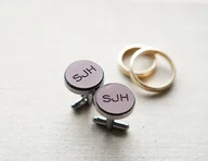 Spinki do mankietów i krawatów - Eleganckie skórzane spinki mankietowe - inicjały - prezent ślubny - miniaturka - grafika 1