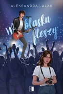 Literatura obyczajowa - W blasku fleszy - miniaturka - grafika 1