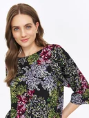 Bluzki damskie - Bluzka w kwiaty z dekoltem pod szyję - miniaturka - grafika 1