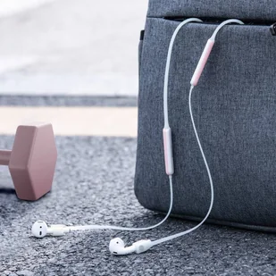 Baseus Let''s go silikonowy fluorescencyjny (świecący w ciemności) uchwyt opaska pasek do słuchawek AirPods 2 / 1 biały (ARAPPOD-B24) - Akcesoria do smartwatchy - miniaturka - grafika 6