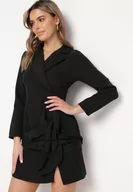 Sukienki - Czarna Marynarkowa Sukienka Mini z Ozdobnym Kwiatem i Kopertową Górą Nivrade - miniaturka - grafika 1