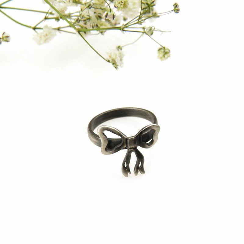Pierścionek z kokardką srebrny