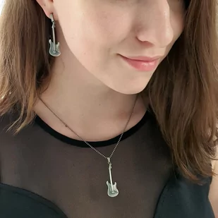 Zawieszka srebrna - Gitara elektryczna - Naszyjniki - miniaturka - grafika 1