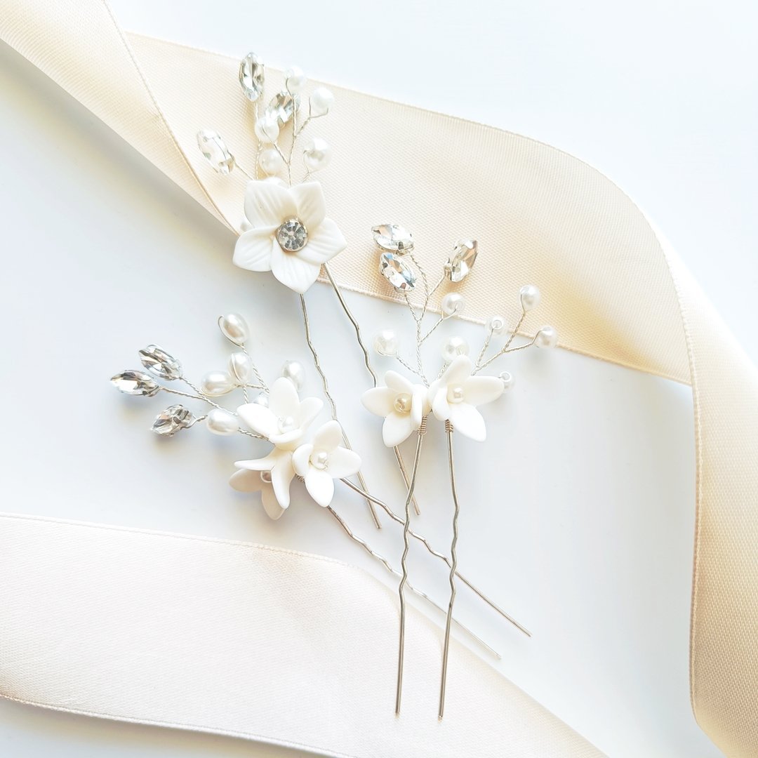 Srebrny zestaw kokówek do włosów z kwiatami ceramicznymi perełki cyrkonie
