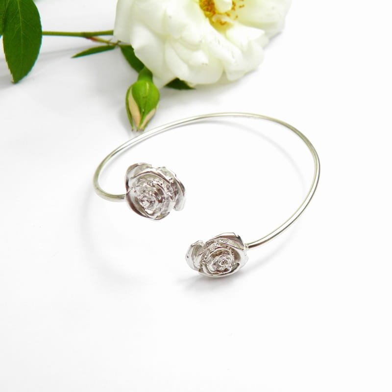 Bransoletka srebrna z Białymi różami małymi