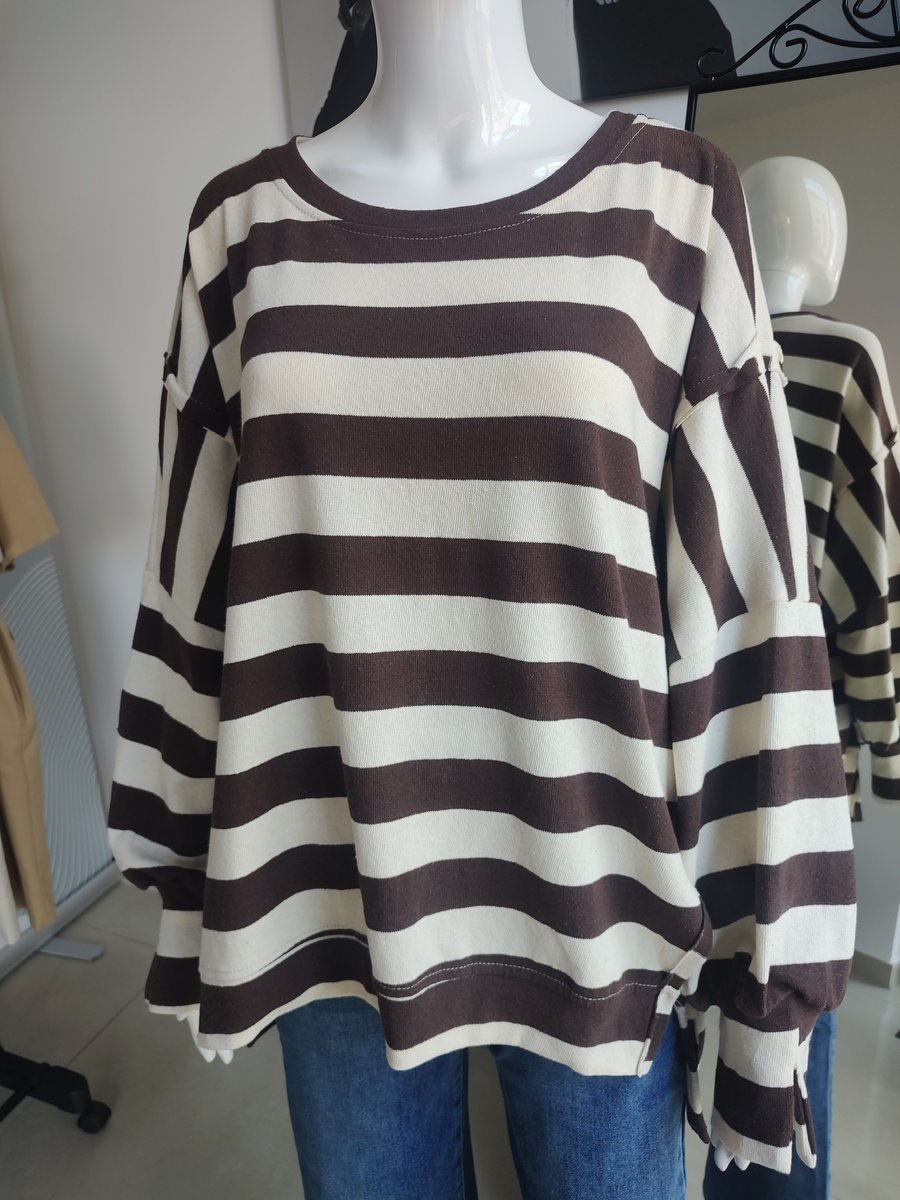 Bluza a'la ponczo w czekoladowe paski - ecry One size Azara