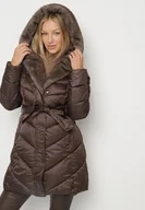 Kurtki damskie - Brązowa Pikowana Kurtka z Wiązanym Paskiem i Kapturem z Futerkiem Fenama - miniaturka - grafika 1
