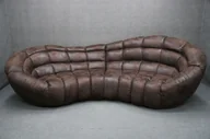 Sofy i kanapy - Sofa Owalna Retro 315 Cm Brązowa Pikowana B 2353 - miniaturka - grafika 1