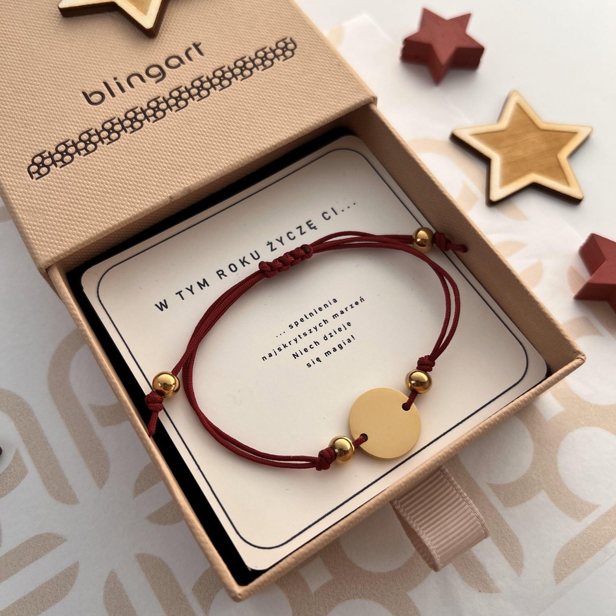 Bransoletka sznurkowa bordowa ŻYCZĘ CI zdrapka z życzeniami okrągła pozłacana stal