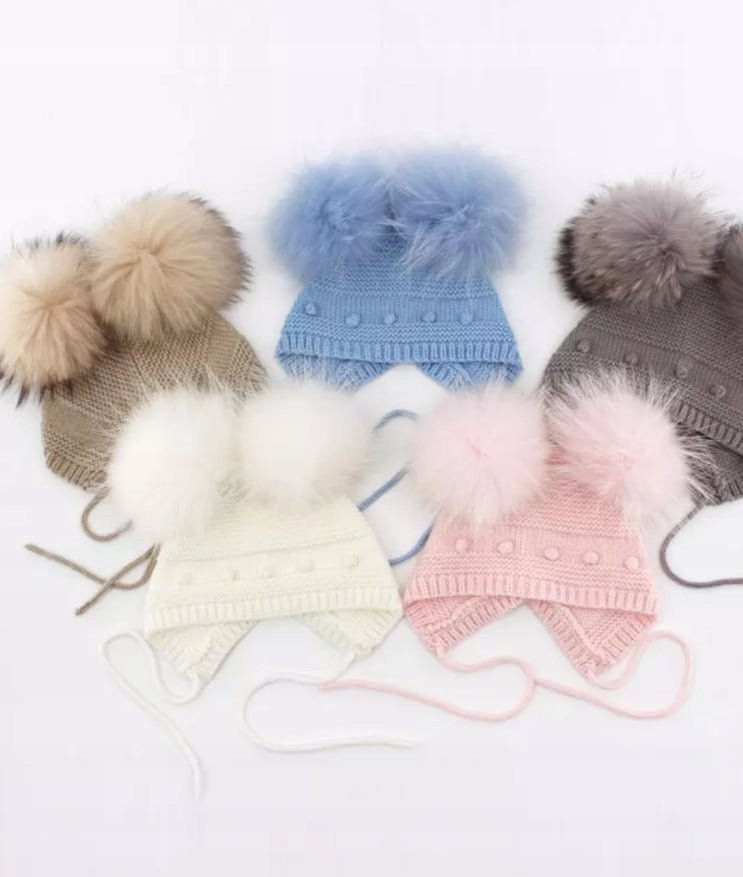 Czapka dziecięca z pomponami naturalnymi 6-12m