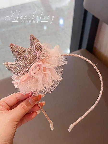 Elegancka złota opaska do włosów z kwiatami i motylami