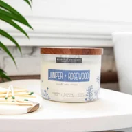 Świece - Sojowa świeca zapachowa z olejkami eterycznymi Juniper Rosewood Candle-lite 418 g - miniaturka - grafika 1
