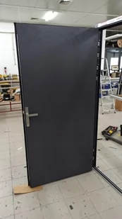 DRZWI ALUMINIOWE DOSTĘPNE OD RĘKI RAL7024 112X211 - Drzwi zewnętrzne - miniaturka - grafika 1