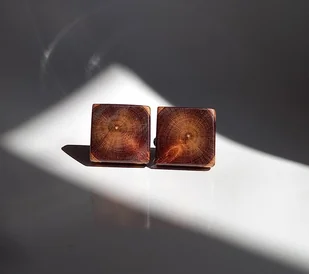Spinki do mankietów z drewna śliwy - Spinki do mankietów i krawatów - miniaturka - grafika 1