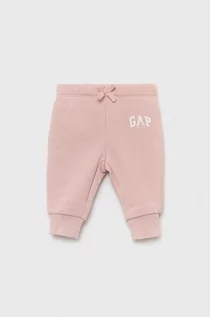 Spodnie i spodenki dla dziewczynek - GAP spodnie dresowe dziecięce kolor różowy z nadrukiem - Gap - grafika 1