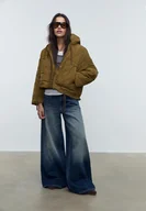 Kurtki damskie - Stradivarius Pikowana kurtka puchowa z kapturem Khaki S - miniaturka - grafika 1