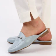 Klapki i japonki damskie - Niebieskie klapki damskie z zakrytymi palcami Vinceza 17200 - miniaturka - grafika 1