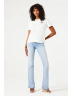 Spodenki damskie - Garcia Dżinsy - Flared fit - w kolorze błękitnym - miniaturka - grafika 1