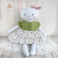Maskotki i pluszaki - Kotek Lena przytulanka w sukieneczce beżowo-zielonej w kwiatuszki - miniaturka - grafika 1