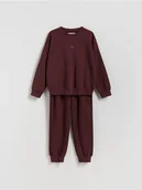 Spodnie i spodenki dla chłopców - Reserved - Komplet oversize - bordowy - miniaturka - grafika 1