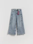 Spodnie i spodenki dla dziewczynek - Reserved - Jeansy super wide leg z breloczkiem - granatowy - miniaturka - grafika 1