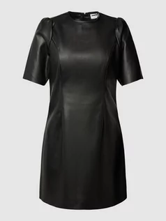 Sukienki - Sukienka mini z okrągłym dekoltem model ‘HILL’ - grafika 1