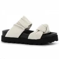 Klapki i japonki damskie - Kremowe klapki na platformie CARINII - Carinii - miniaturka - grafika 1