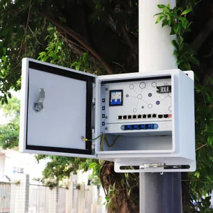 EXTRALINK ATLAS OUTDOOR POE SWITCH, 8X GE POE, 2X SFP UPLINK, 120W, OPTICAL FIBER TRAY, SURGE PROTECTOR, COOLING FUN - Akcesoria do monitoringu - miniaturka - grafika 5