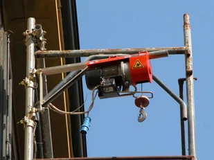 FANMART Wciągarka budowlana elektryczna (udźwig: 200 kg, długość liny: 40 m, moc: 1,45 kW) 47681828 - Wciągarki FANMART Wciągarka budowlana elektryczna (udźwig: 200 kg, długość liny: 40 m, moc: 1,45 kW) 47681828 - Wciągarki - miniaturka - grafika 2