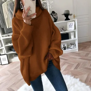 Sweter damski oversize z golfem - Brązowy - Swetry damskie - miniaturka - grafika 1