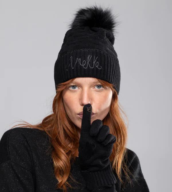 Czapka Anekke Shodo czarna ciepła z pomponem i haftem