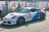 Czasopisma - Porsche 911 GT3 z podpisem po torach głównych - miniaturka - grafika 1