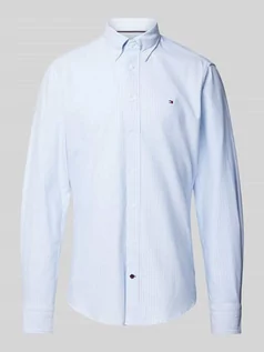 Koszule męskie - Koszula biznesowa o kroju regular fit z wyhaftowanym logo - grafika 1