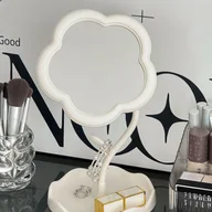Lusterka do makijażu - TEMU Obrotowa lusterko do makijażu z kwiatkiem - Urocze lusterko do makijażu na biurku z regulowanym stojakiem, wykończeniem polerowanym, plastikową - miniaturka - grafika 1