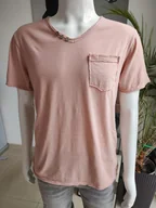 Koszulki męskie - Bawełniana koszulka z ozdobnymi guzikami - różowy XL - miniaturka - grafika 1