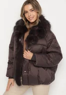 Kurtki damskie - Brązowa Pikowana Kurtka Oversize z Futrzanymi Zdobieniami Saranessa - miniaturka - grafika 1