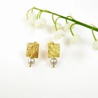 Kolczyki - Meteory mini z perłą białą pozłacane - miniaturka - grafika 1