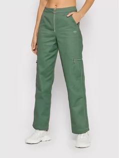 Spodnie sportowe damskie - Adidas Spodnie materiałowe Twill HE4737 Zielony Regular Fit - grafika 1