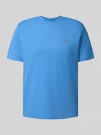 Koszulki męskie - T-shirt o kroju regular fit z wyhaftowanym logo - miniaturka - grafika 1
