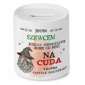 Skarbonki - Skarbonka dla Szewca na Urodziny Idealny Prezent z Nadrukiem ze Zdjęciem + Opakowanie na prezent (wzór 02) - miniaturka - grafika 1