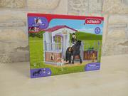 Figurki dla dzieci - [OUTLET] Schleich Horse Club Zestaw Zagroda dla koni Tori & Princess SLH42437 - miniaturka - grafika 1