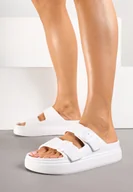 Klapki i japonki damskie - Białe Klapki z Ozdobnymi Klamrami Rettiana - miniaturka - grafika 1