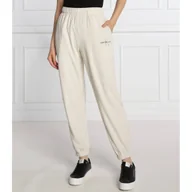 Dresy damskie - CALVIN KLEIN JEANS Spodnie dresowe | Relaxed fit - miniaturka - grafika 1