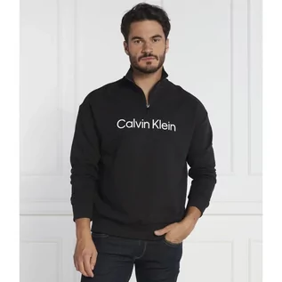 Bluzy męskie - Calvin Klein Bluza HERO LOGO QUARTER ZIP | Comfort fit - grafika 1