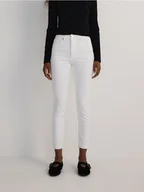 Spodnie damskie - Reserved - Jeansy slim fit mid rise - biały - miniaturka - grafika 1