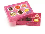 Zabawki AGD - Djeco Drewniane ciasteczka w różowym pudełku - miniaturka - grafika 1