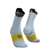 Skarpetki sportowe męskie - COMPRESSPORT Skarpetki do biegania trailowe PRORACING SOCKS V4 TRAIL grey dawn/ceylon yellow - miniaturka - grafika 1