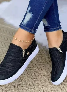 Tenisówki slip on z zamkami - Attirra - Slip on damskie - miniaturka - grafika 1